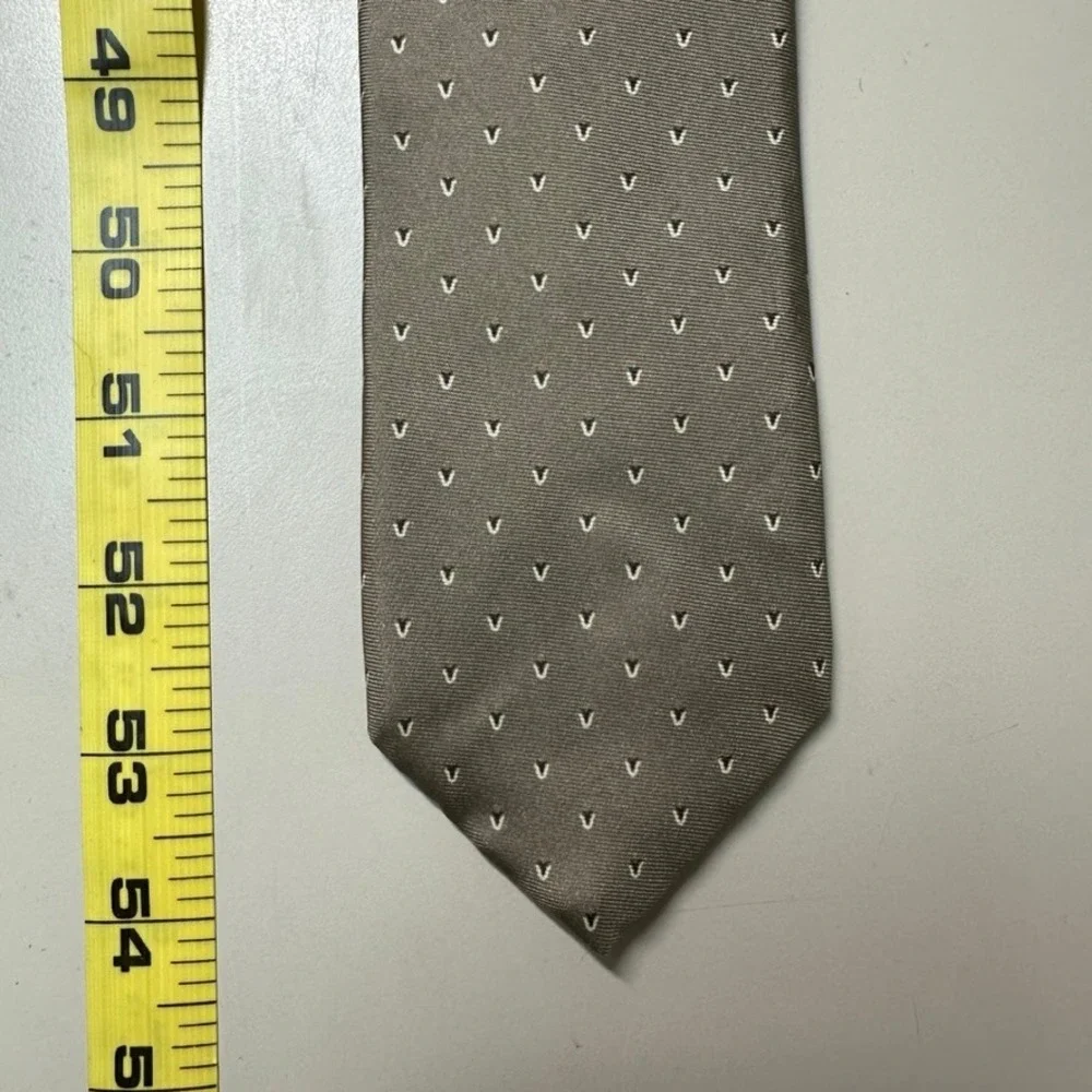 Calvin Klein Mens Silk Tie Taupe Brown Geometric V Pattern Italian Fabric 54